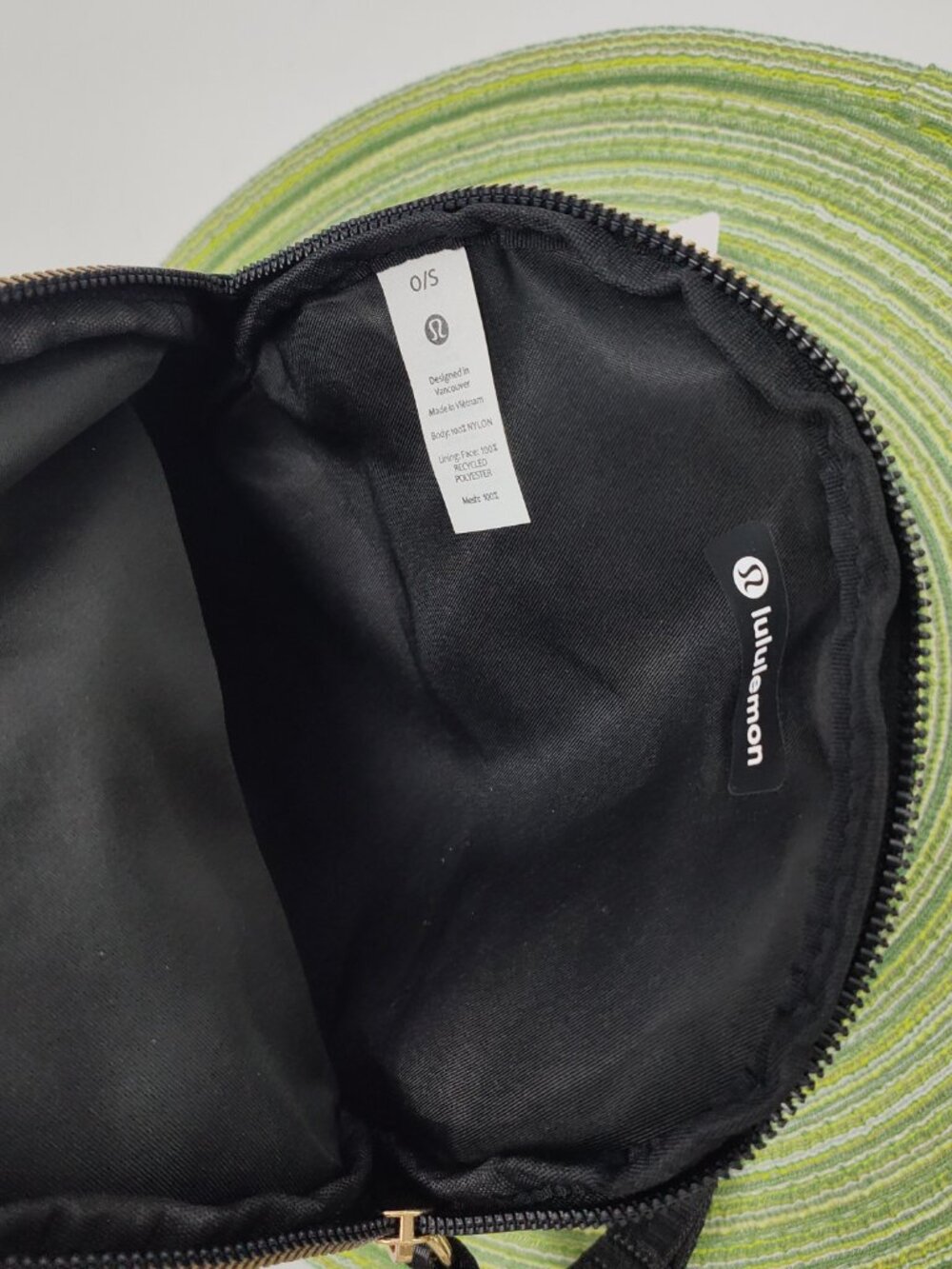 ✅✅Lululemon - All Night Festival Bag - Micro 2L - Black/Gold - Picture 5 of 8